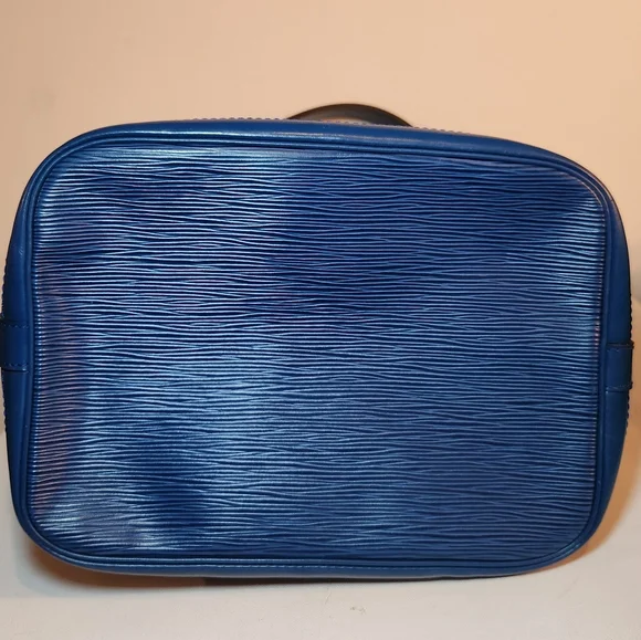 Louis Vuitton Epi Leather Noé GM Toledo Blue Drawsting Bucket Shoulder Bag - Picture 5 of 8